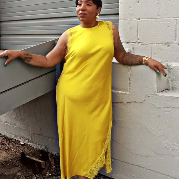 Chic Yellow Midi Dress with Lace Detail - Picture 2 of 3
